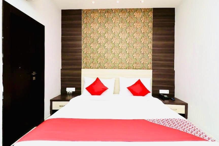 Megha Hotel *