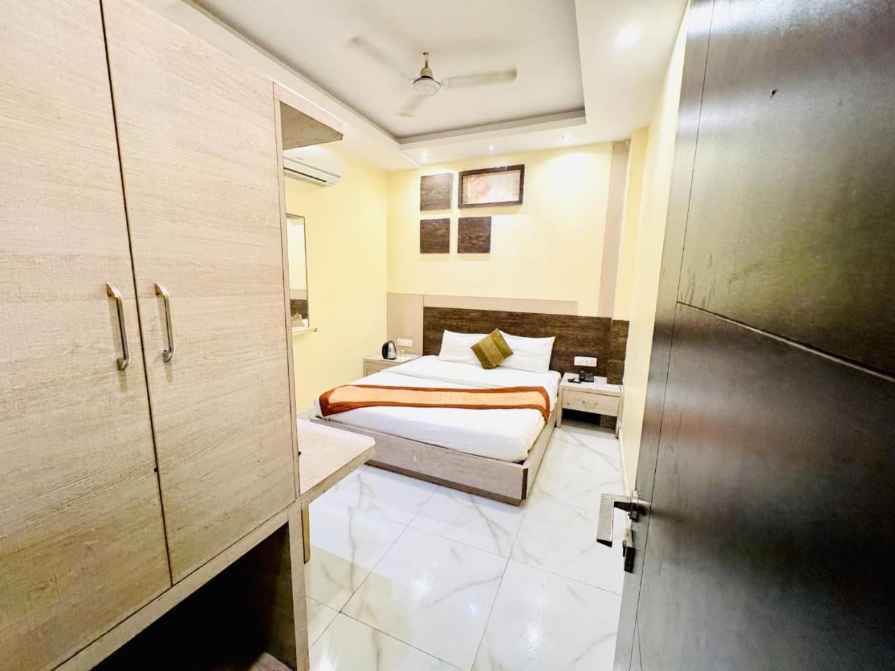 Hotel Megha *